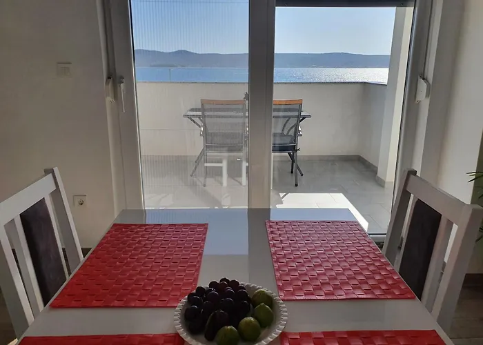 Four Stars Apartments